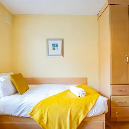 Apartment Comfortable 2-bed In *