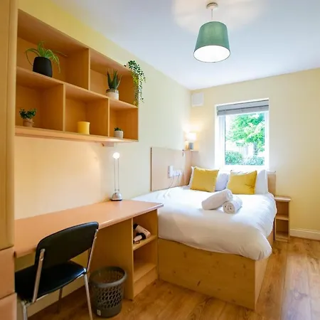 28 - Comfortable 2br - Family Apartment Galway