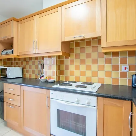 28 - Comfortable 2-bed In