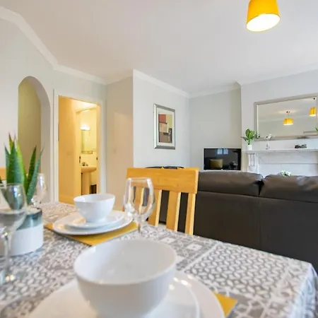 Comfortable 2-bed In Galway