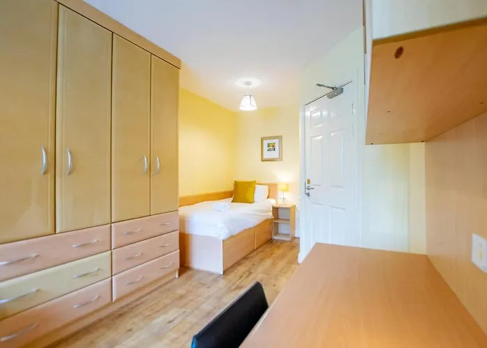 28 - Comfortable 2-bed In